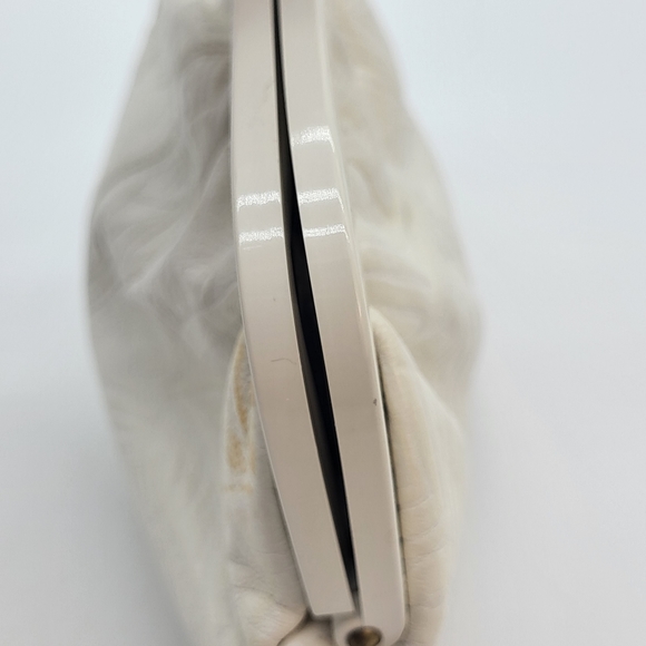 Vintage Eaton small white detailed leather kiss lock closure clutch purse - Picture 12 of 16
